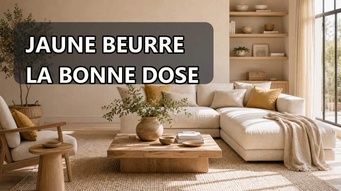 Salon lumineux avec touches jaune beurre, tapis clair et matières naturelles.