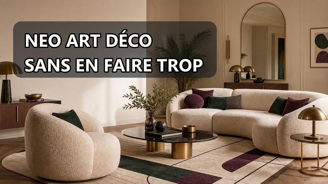 Salon Neo Art déco 2026 avec formes arrondies, tapis graphique et touches laiton discrètes.